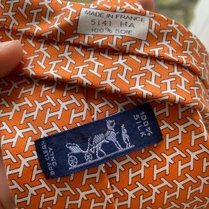 Orange patterned silk Hermès tie